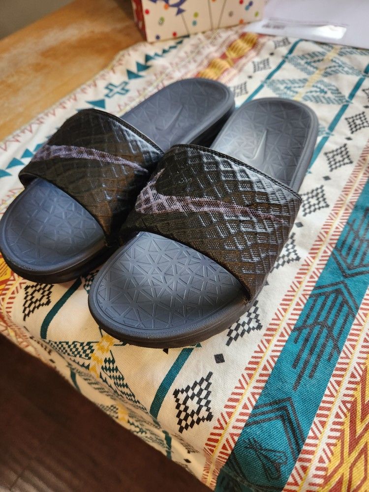 Nike Benassi Solarsoft Slide size 8 705474 discontinued