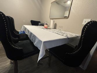 Velvet Dinning Table 