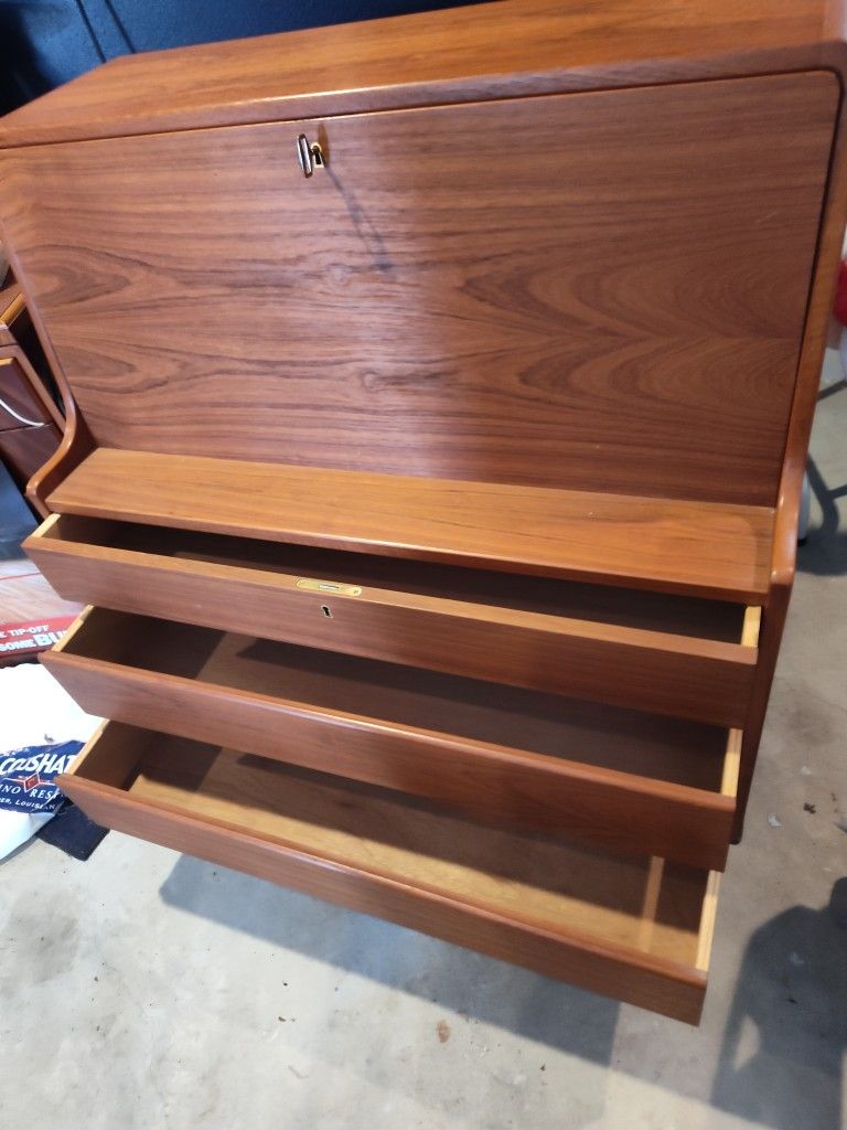 Wood Chest/ Jewelry/ Desk