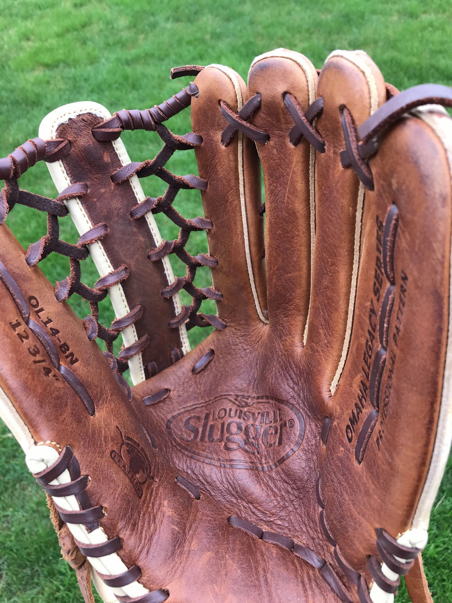 Louisville Slugger Omaha Legacy series 12 3/4 inch baseball / Softball glove mitt