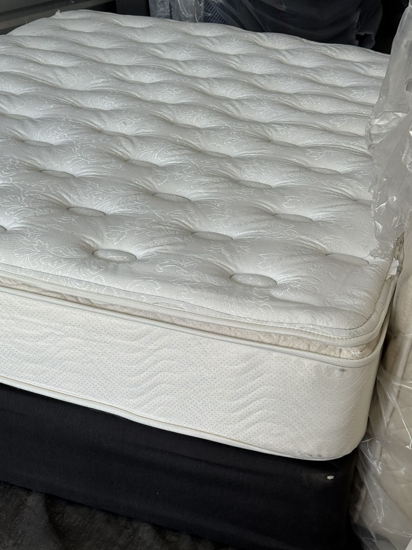 USED QUEEN SIZE PILLOWTOP MATTRESS WITH BOX SPRINGS DELIVERY