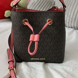 Michael Kors Suri Crossbody Small Bucket Grapefruit Brown Pink
