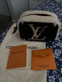 Louis Vuitton Beach Pouch Monogram Giant Teddy Fleece