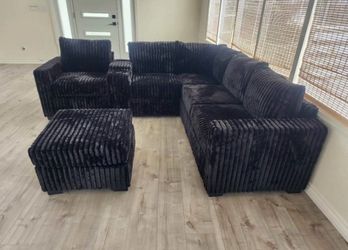 New Sectional Couch with USB Console and Ottoman! Free Delivery 🚚!