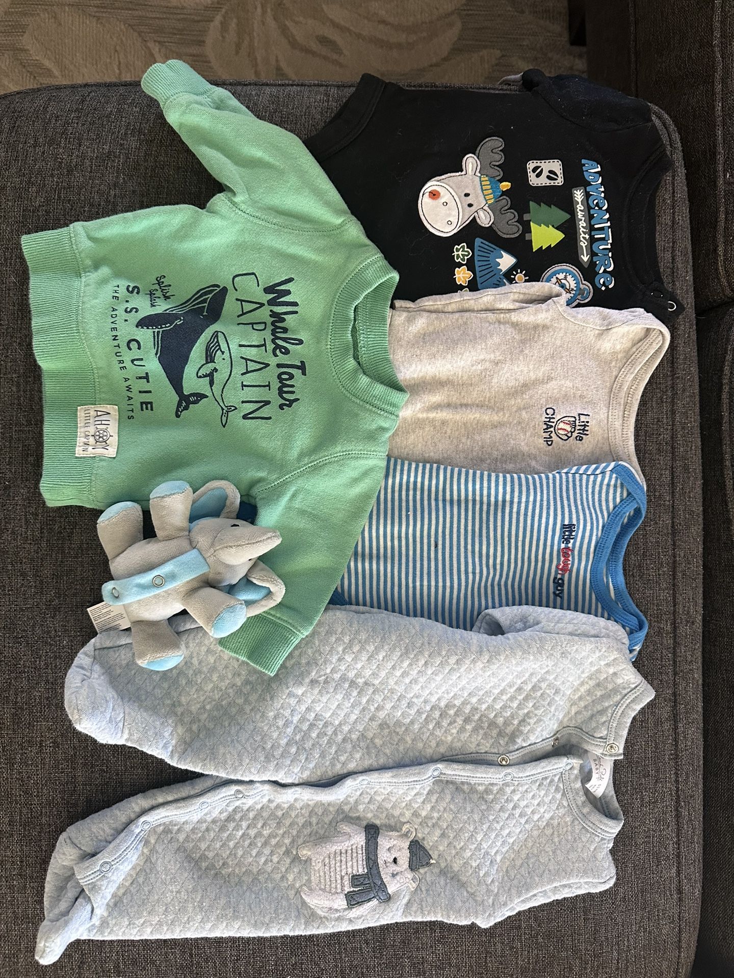 Baby boy clothes and bouncer