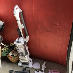 Like New Ahark Professional Vacuum With Full Accessories Retail Price $300