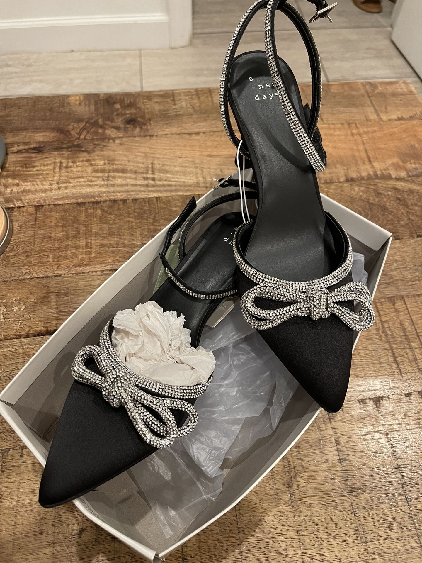 Brand new SOLD OUT Rhinestone Heels Size 9