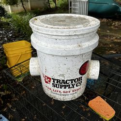 Chicken Feeder Bucket With Water Bucket With Cups 