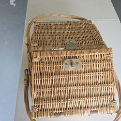 New Picnic Basket With All Items Inside