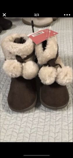 Girls boot size 3 and 4 new never been used
