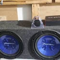 12" Sub 1000 W Amp And A Capacitador 