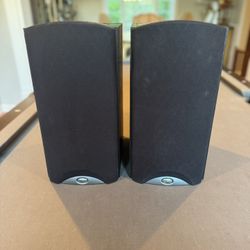 A pair of Klipsch Synergy B3 bookshelf speakers