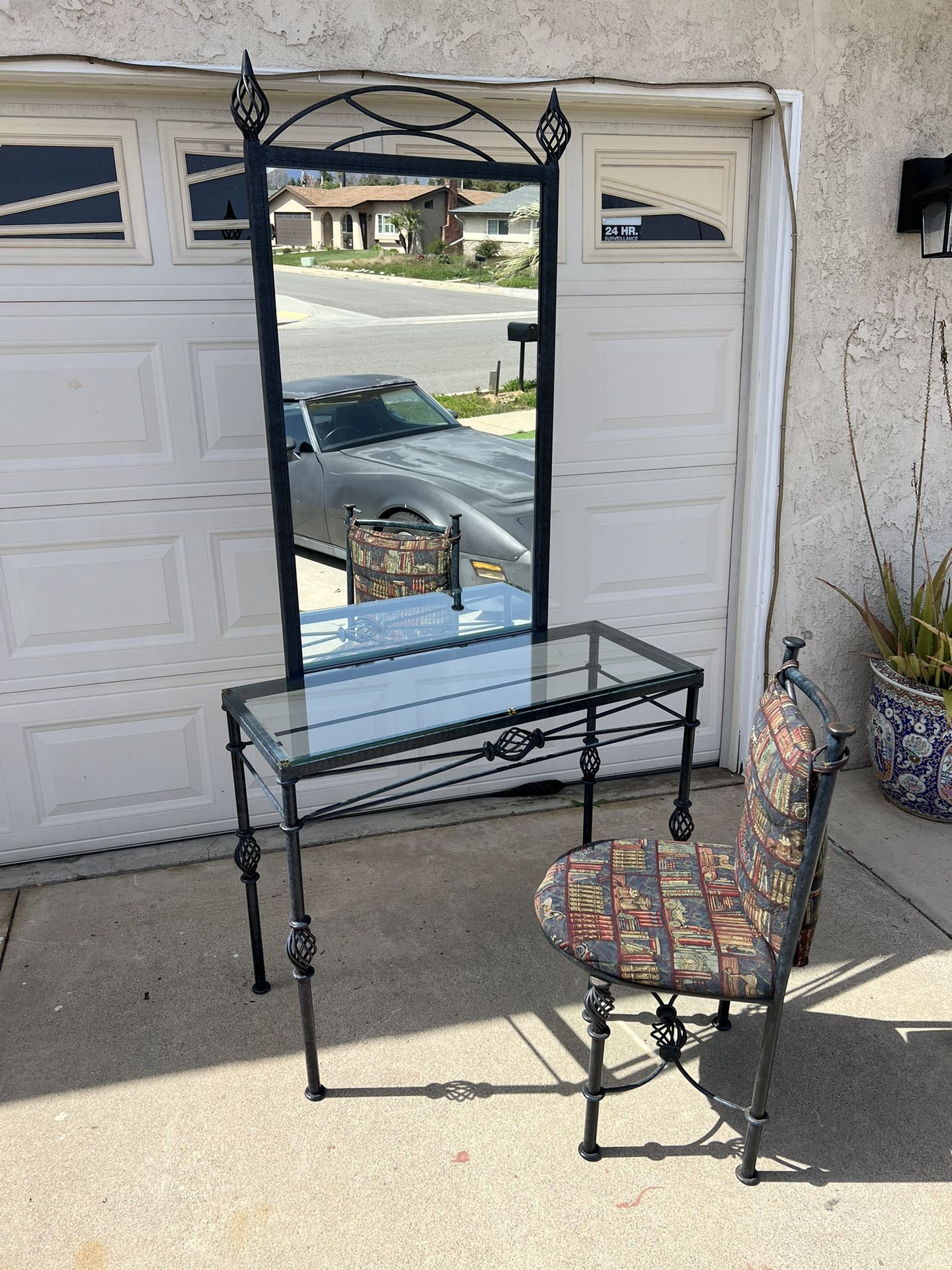VINTAGE VANITY WITH CHAIR -can Deliver-