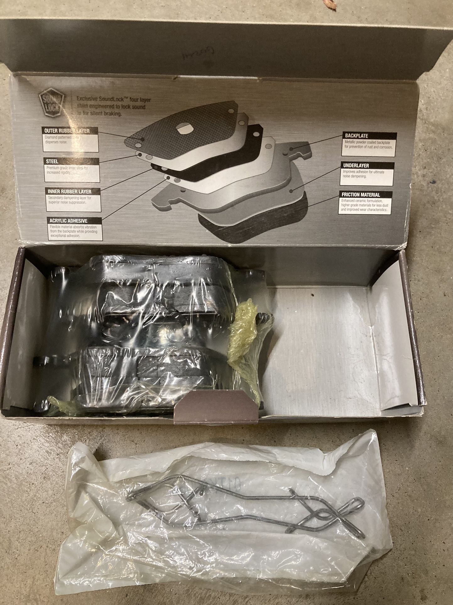 2006 JETTA 2.5L Ceramic Brake Pads - Front (4-Pad Set)