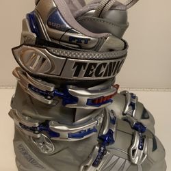 Tecnica Ski Boots. Size 25-25.5
