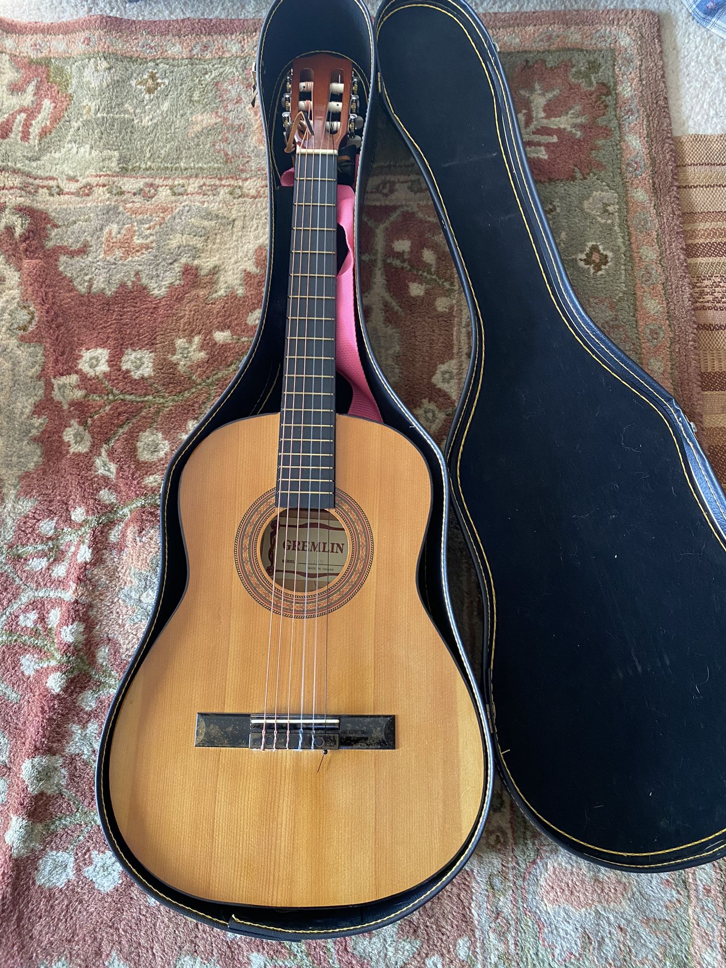 ACOUSTIC GUITAR WITH CASE