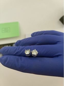 VVS1 Moissinite Stud Earrings