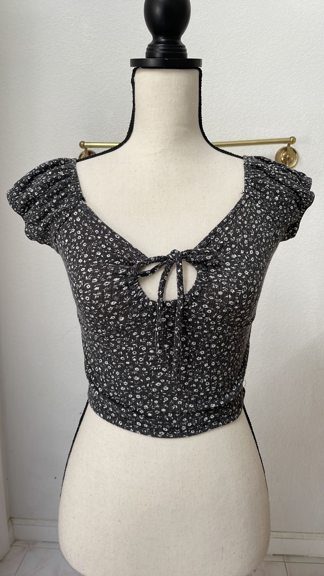 Papermoon Gray Floral Crop Top Girls size 13/14