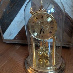 BEAUTIFUL VINTAGE Linden Quartz Gold Glass Dome Clock With Revolving Pendulum