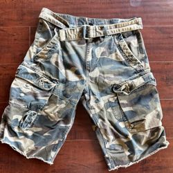 Men’s Medium Clothes Bundle - Tees + Camo Shorts (Size M/32)