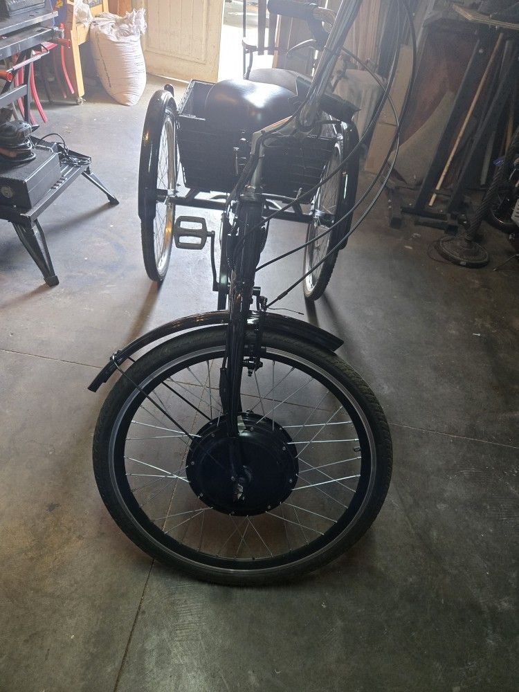 this Is a 3 wheel  adult Trisicle  wed 7  gears 
