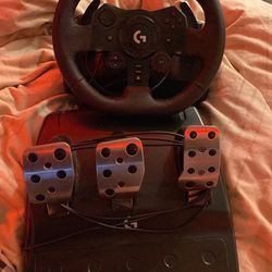 Logitech G923 Racing Wheel and Pedals