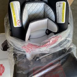 Chicco KeyFit 30 Infant Car Seat And Base in Black and Gray 