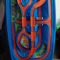 Hot Wheels race track