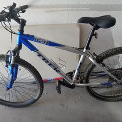 Trek Mountain Bike 