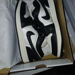 Air Jordan 1 Low SE Vintage Panda 