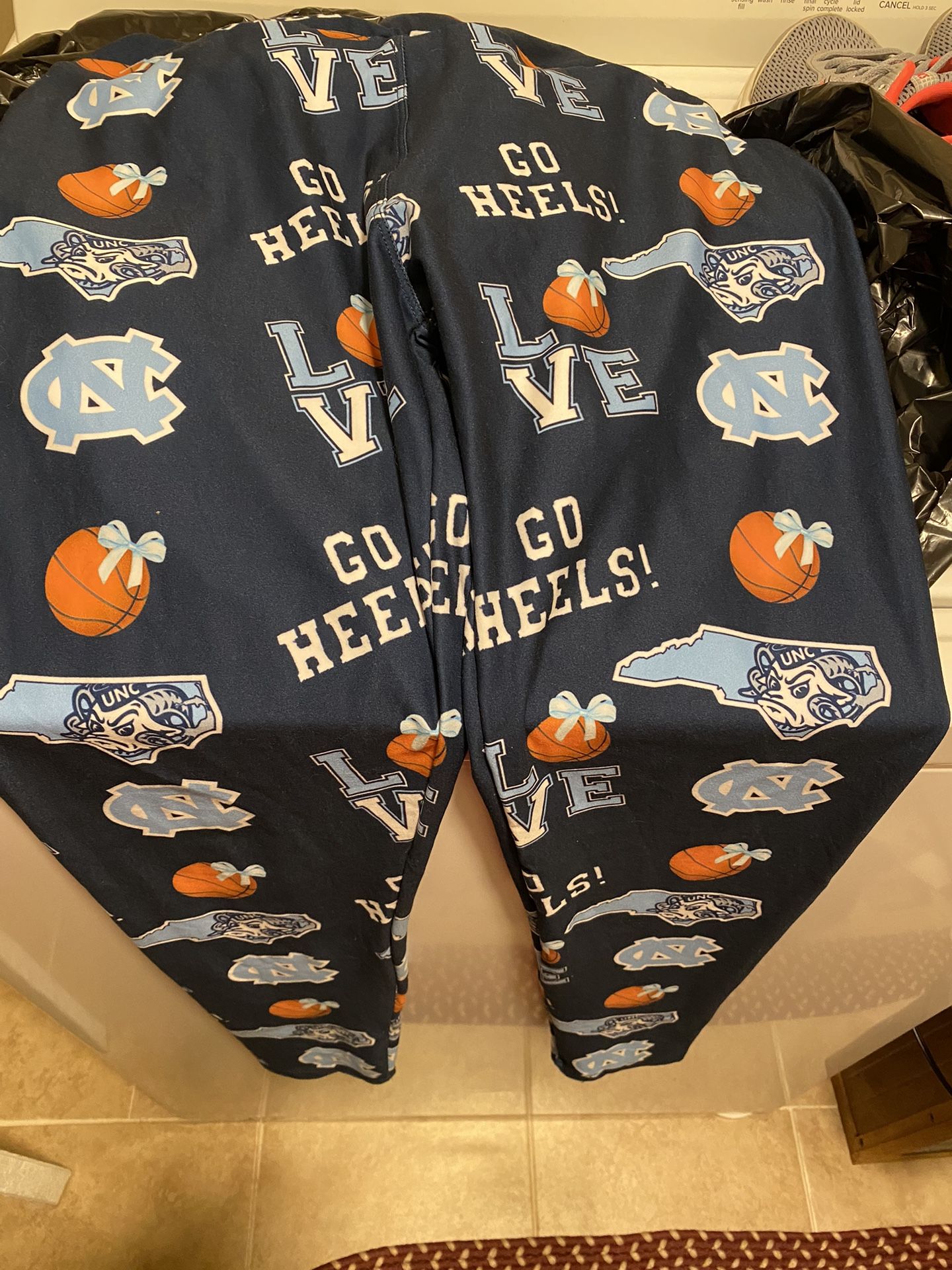 Amelia rose Tar Heel leggings size small