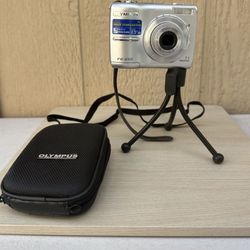 Olympus FE-210 7.1MP Compact Digital Camera Silver Olympus Carry Case Tested