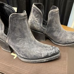 Women’s Boots 8.5