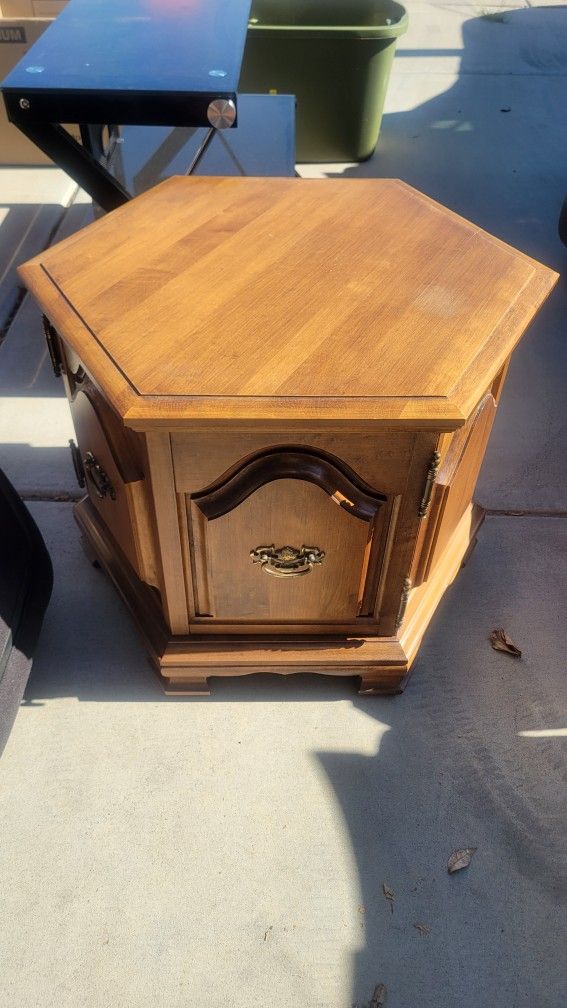 Solid Maple End or Corner Table