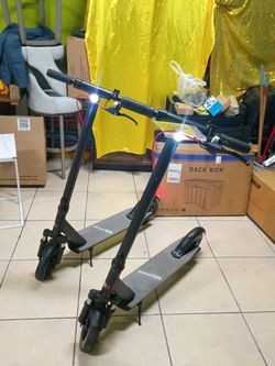 QINGOR FOLDING ELECTRIC SCOOTER MOTOR 350W POWER. SPEED MAX 19MPH, RANGE 25 MILES. SOLID TIRES. FRONT SUSPENSION.