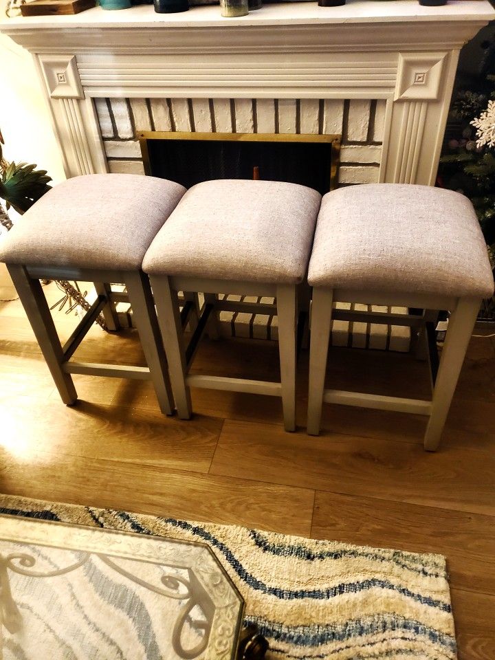 BEAUTIFUL GRAY BAR STOOLS