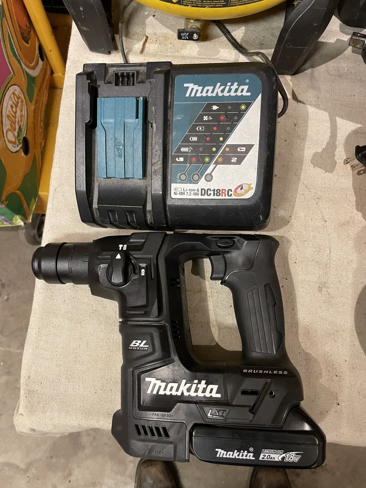 Makita 18v SDS Drill With Batt And Charger Lightly Used Excellent