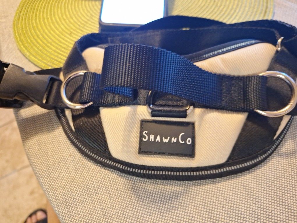 NEW SHAWNCO ESSENTIAL DOG HARNESS NO-PULL PET VEST WITH 3 SIDE RING SIZE SMALL. $20 FIRM PRICE 