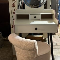Small Kid Makeup Vanity Desk LED Light Up With Chair