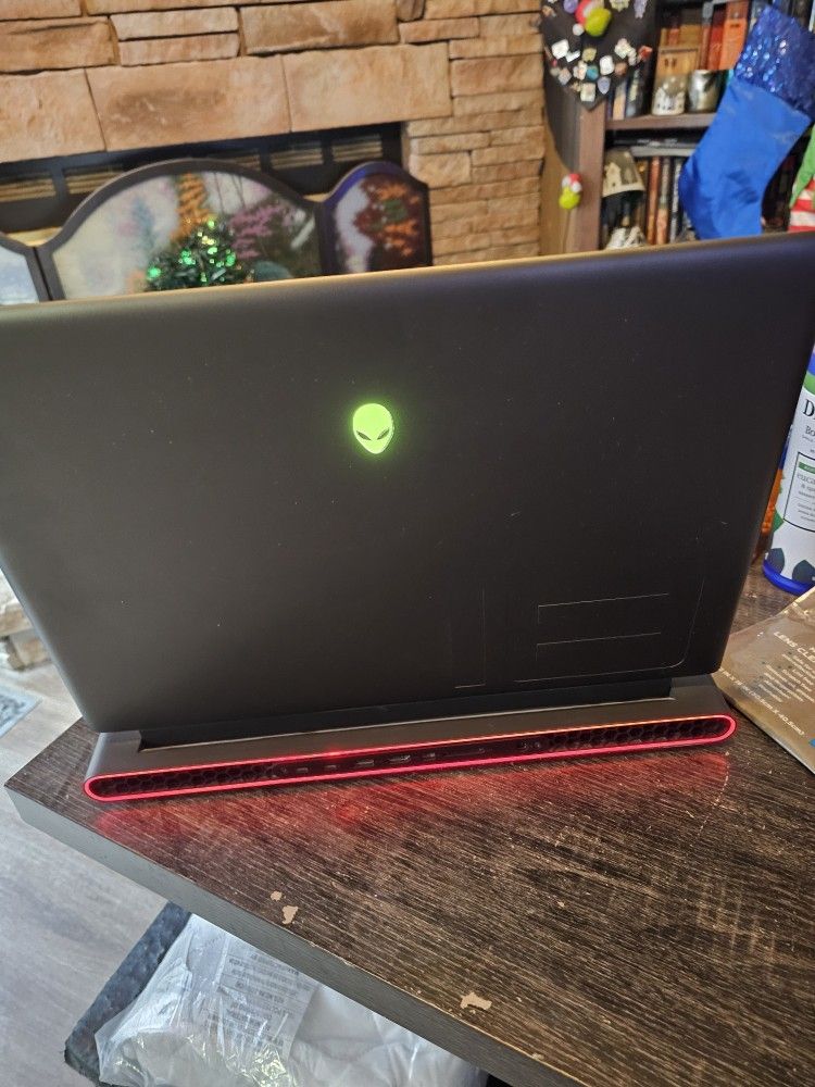 Alienware M18 R2