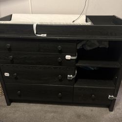Baby/toddler Dresser With Changing Station 