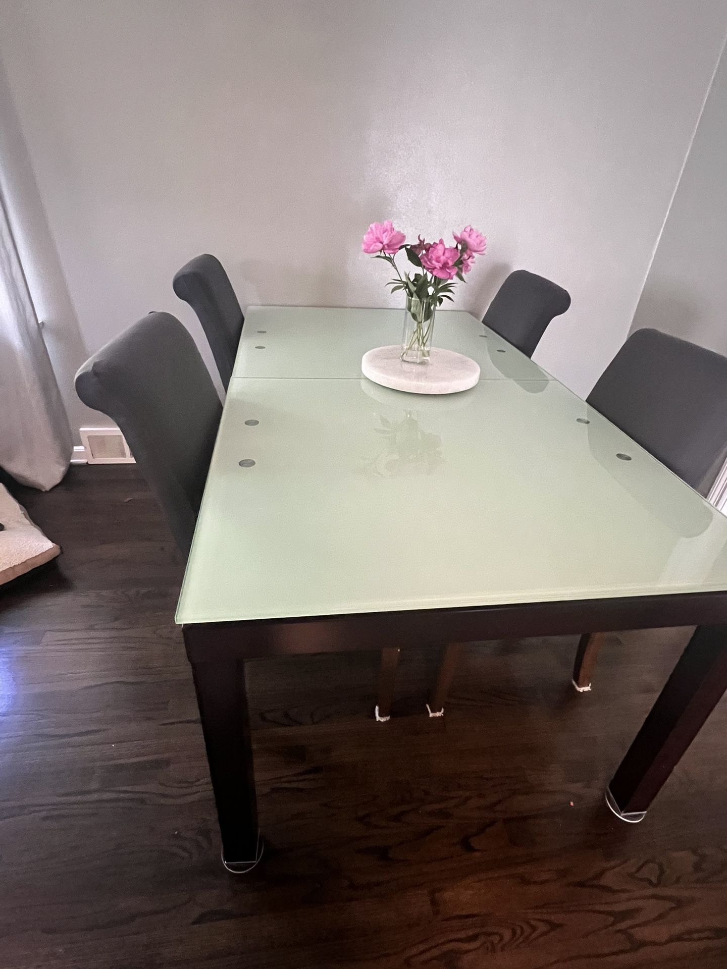 Glass Dinning Table And Chairs