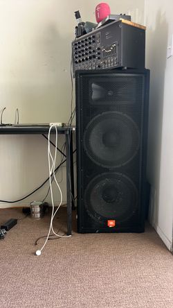 JBL JRX125 is a portable, passive dual 15-inch, 2-way (quasi 3-way) music performance and DJ