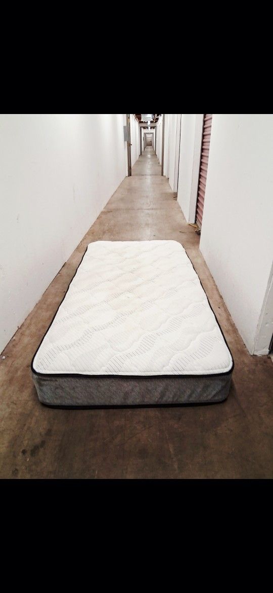 Thick twin size mattress Pickup Between M-F 2:00-5:40 S-S 200-4:40 Rainbow/charleston Cash Only Read Description Price Is Firm