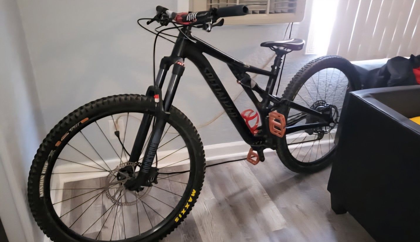 2022 Specialized Stumpjumper 29er Full Suspension Mountain Bike Size Medium