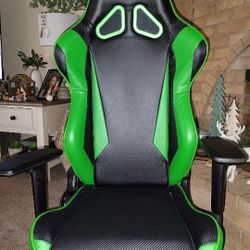 DXRacer Gaming  Chair  New Condition 