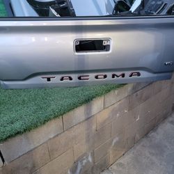 2017 2018 2019 2020 Toyota Tacoma Tail Gate