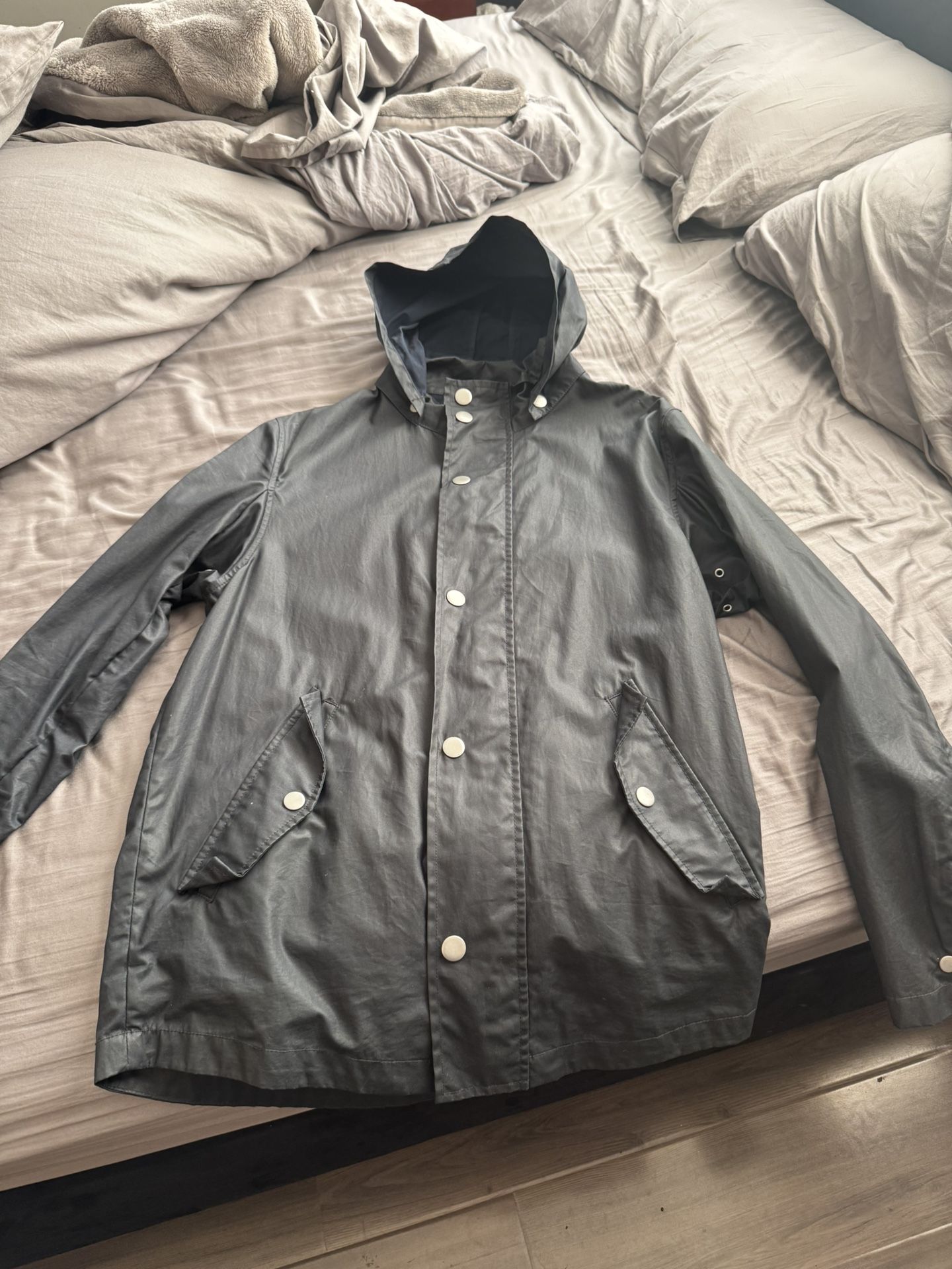 Steven Alan Men’s Waxed Cotton Waterproof / Windproof Jacket. Mens size: M. Navy Blue. Snap and Zipper Closures. Snap-Off Hood. Cotton. Winter/Cold/Sk