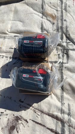 Milwaukee battery s.   (2).   Red lithium. 9.0