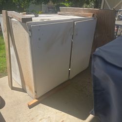 Free Garage Storage  Cabinets 
